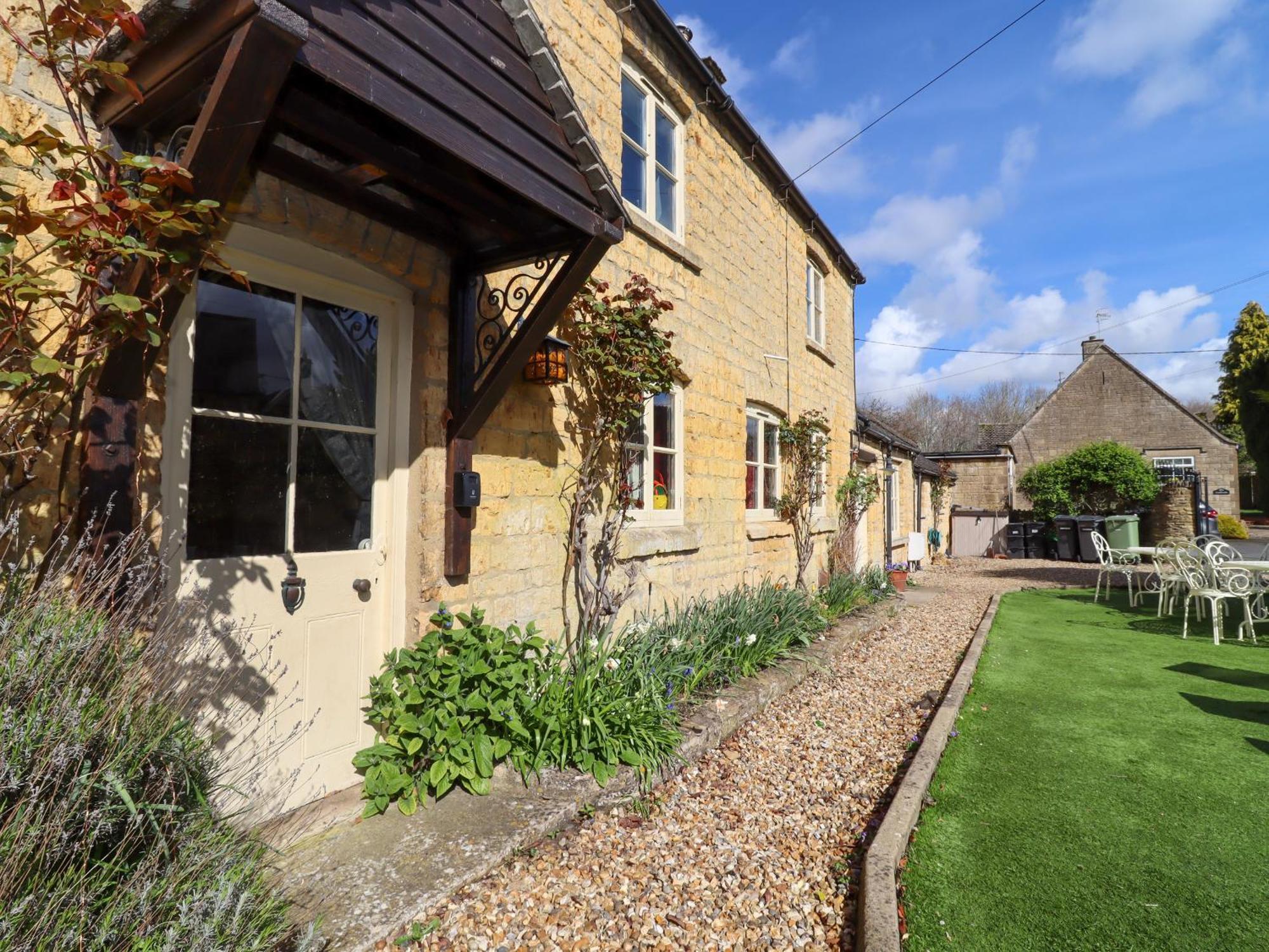 Robins Nest Villa Cheltenham Exterior photo