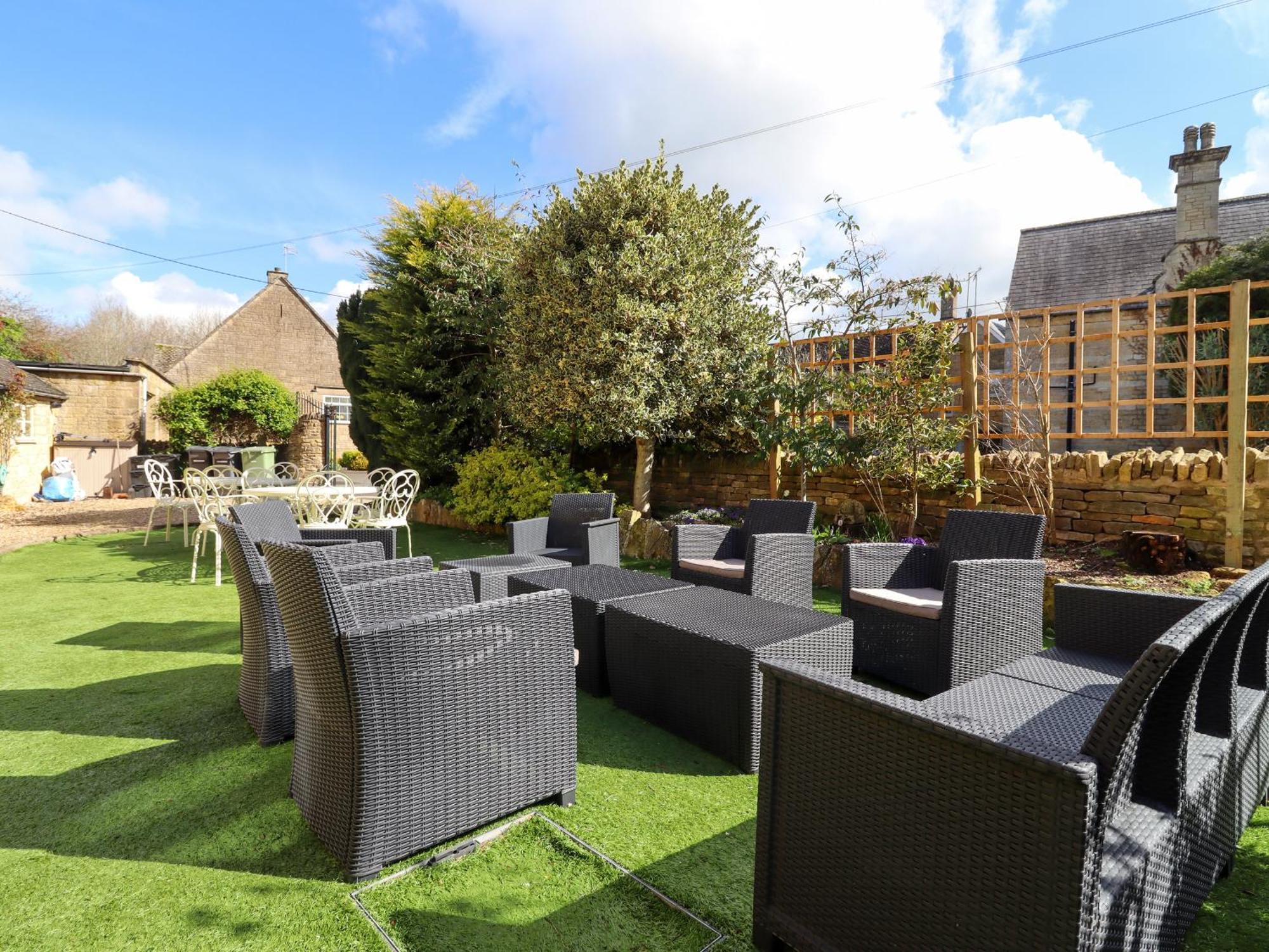Robins Nest Villa Cheltenham Exterior photo
